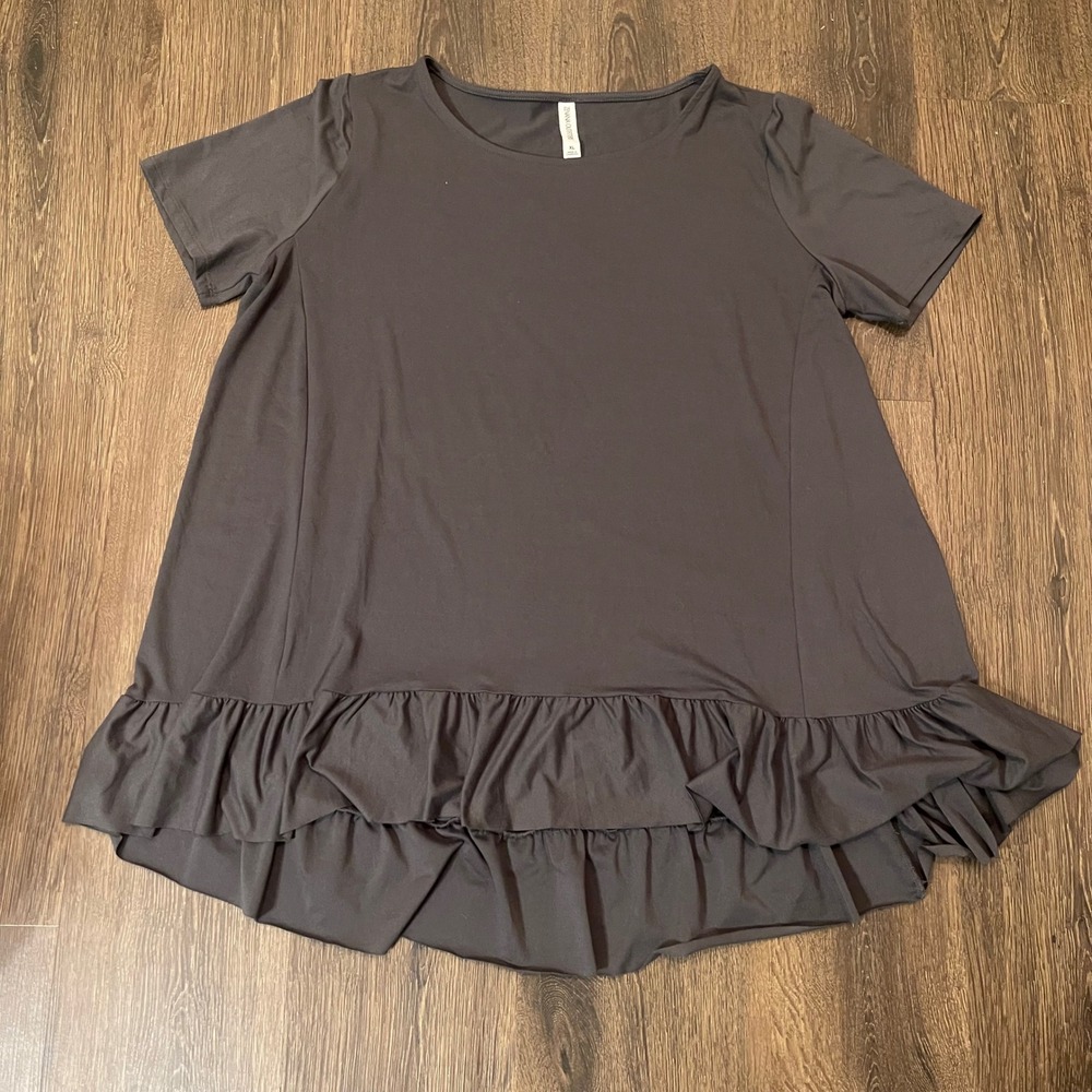 Zenana Outfitters XL Gray Ruffle Hem Short Sleeve Tunic Top Casual
